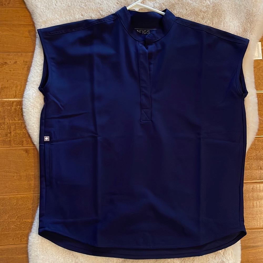 Figs Rafaela top in like new condition